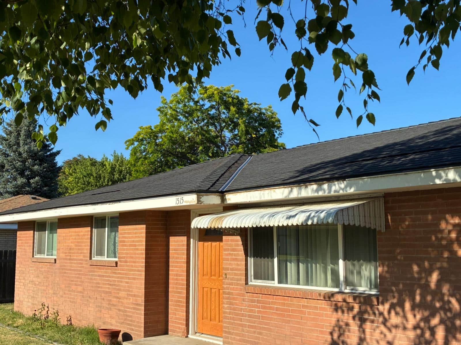 New architectural shingle roof installed on a Tri-Cities home